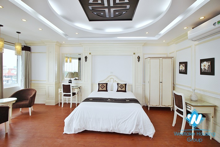 Renovated 2 beds apartment with lake view for rent in Xuan Dieu, Tay Ho